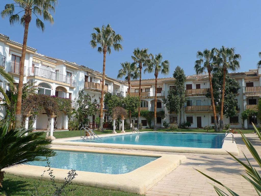 Opportunity on 2nd line of Denia Beach
